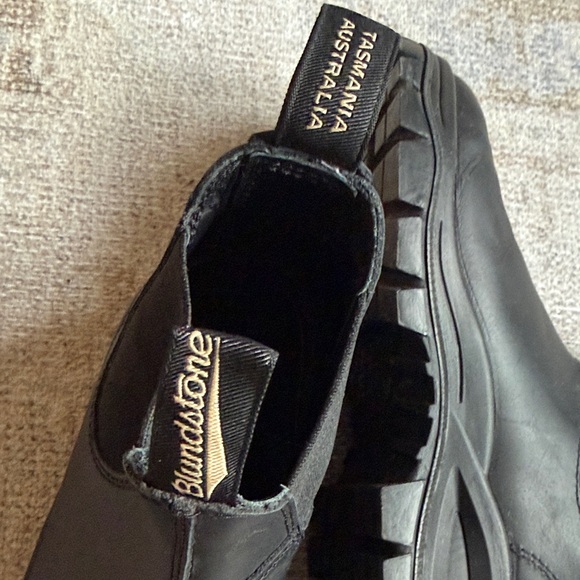 Blundstone Black Leather Lug Sole Boots - Picture 4 of 5